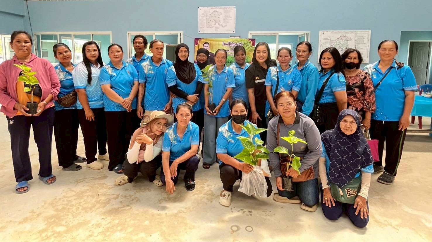 title - ผู้ตรวจราชการ ส.ป.ก. ประชุมติดตามผลการดำเนินงานตามแผนการตรวจราชการ ของ ส.ป.ก. ประจำปีงบประมาณ พ.ศ. 2569 รอบที่ 1 พร้อมลงพื้นที่มอบกิ่งพันธุ์โกโก้คุณภาพดีจำนวน 3,000 ต้น ณ จังหวัดชุมพร